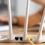 90%的人都摆错了！路由器天线全竖着放，怪不得你家 Wi-Fi 总卡顿