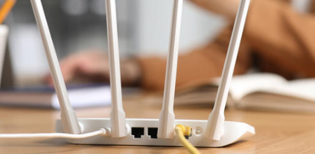 90%的人都摆错了！路由器天线全竖着放，怪不得你家 Wi-Fi 总卡顿